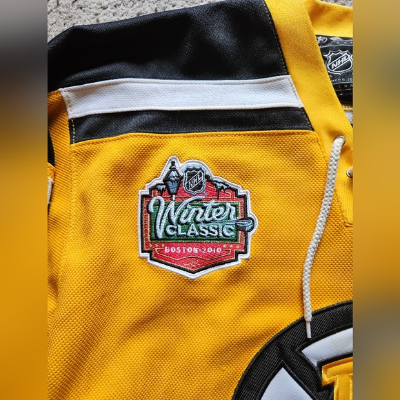 Milan Lucic Boston Bruins 2010 Winter Classic Reebok NHL Hockey Jersey size 50. - Picture 2 of 11